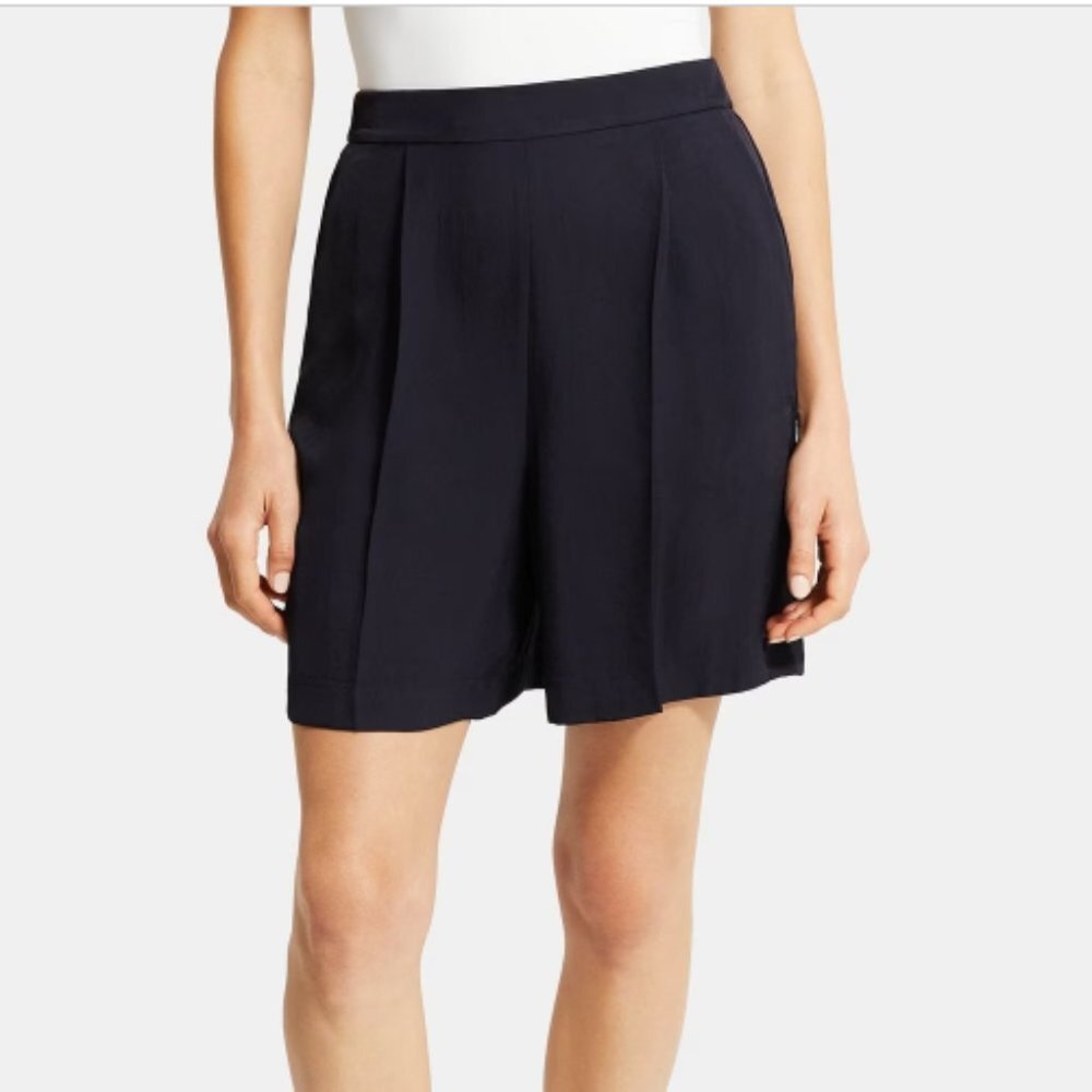 D4. NWT Theory Pleated Pull-On Short in Washed Twill Size P